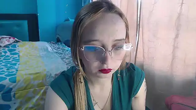 Liaroberts1 online show from 1, 2, 2025