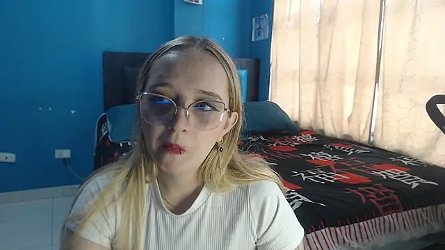 Liaroberts1 online show from 6, 10, 2025