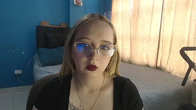 Liaroberts1 online show from 20, 10, 2025