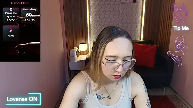 Snapshot of Liaroberts1 chatting on 12, 6, 2026 Liaroberts1 online show from 12, 6, 2026