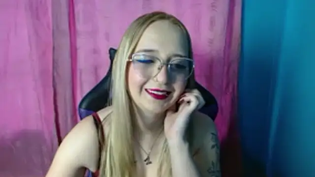 Snapshot of Liaroberts1 chatting on 18, 6, 2026 Liaroberts1 online show from 18, 6, 2026