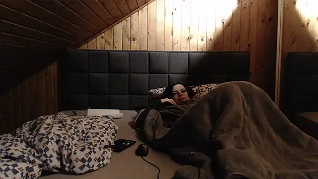 BoeseMoni1998 online show from 15, 2, 2025