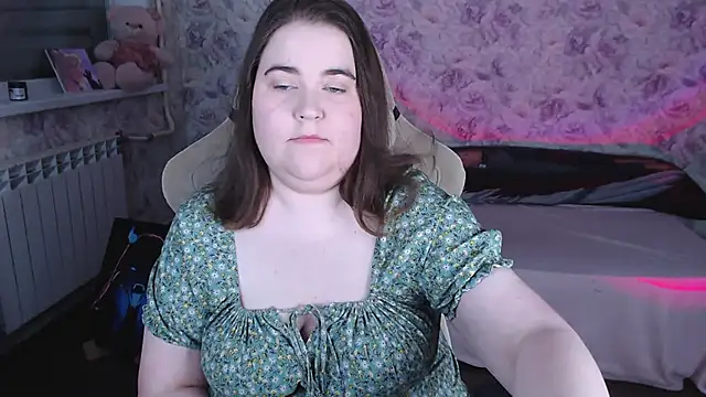 Snapshot of Estelle_Hicks chatting on 7, 5, 2026 Estelle Hicks online show from 7, 5, 2026