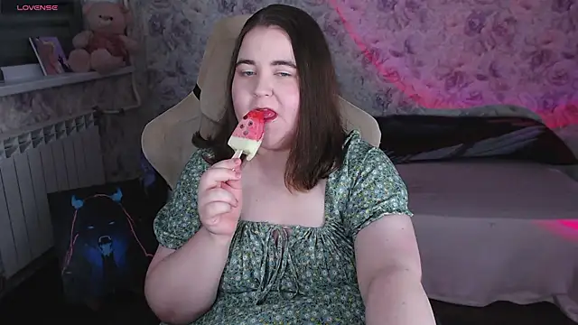 Snapshot of Estelle_Hicks chatting on 1, 6, 2026 Estelle Hicks online show from 1, 6, 2026