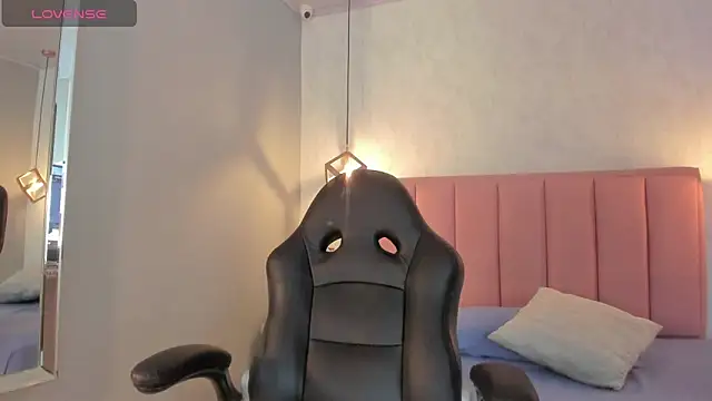 SUNNYCYRUS online show from 1, 11, 2025