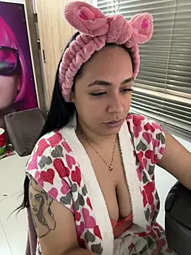 Snapshot of marta201_alfaro chatting on 7, 2, 2025 marta201 alfaro online show from 7, 2, 2025