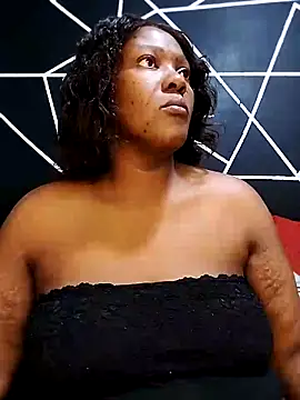 Snapshot of YummyChocolatexx2 chatting on 2, 5, 2026 YummyChocolatexx2 online show from 2, 5, 2026
