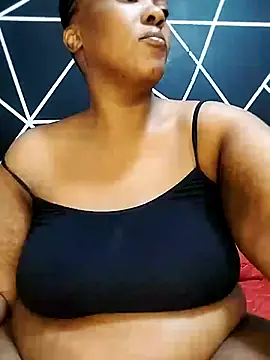 Snapshot of YummyChocolatexx2 chatting on 7, 7, 2026 YummyChocolatexx2 online show from 7, 7, 2026