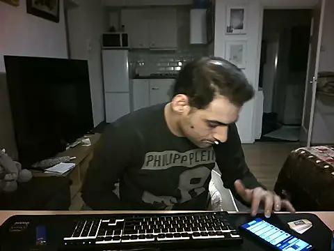 Snapshot of mihaimichael chatting on 11, 4, 2026 mihaimichael online show from 11, 4, 2026