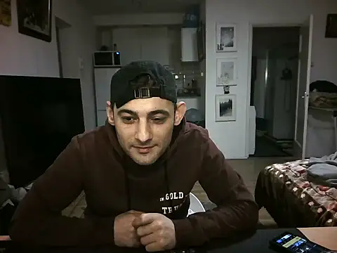 Snapshot of mihaimichael chatting on 15, 4, 2026 mihaimichael online show from 15, 4, 2026
