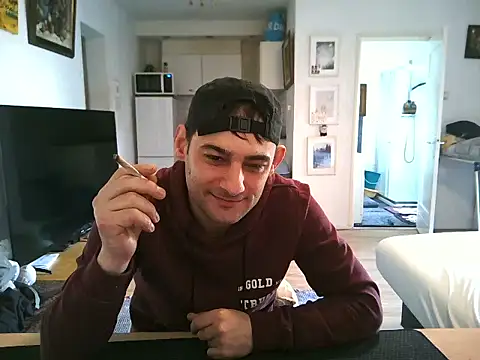Snapshot of mihaimichael chatting on 15, 4, 2026 mihaimichael online show from 15, 4, 2026
