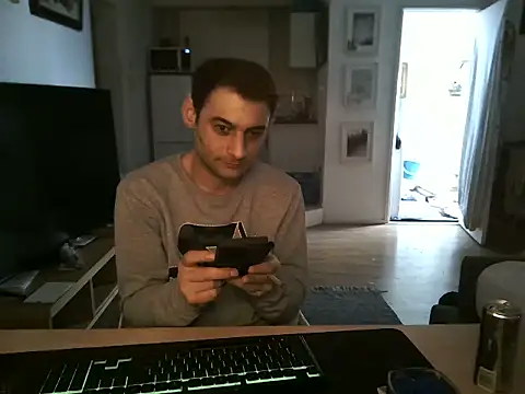 Snapshot of mihaimichael chatting on 19, 4, 2026 mihaimichael online show from 19, 4, 2026