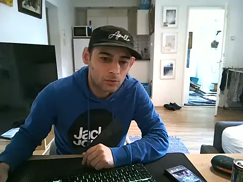 Snapshot of mihaimichael chatting on 20, 4, 2026 mihaimichael online show from 20, 4, 2026