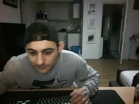 Snapshot of mihaimichael chatting on 30, 4, 2026 mihaimichael online show from 30, 4, 2026