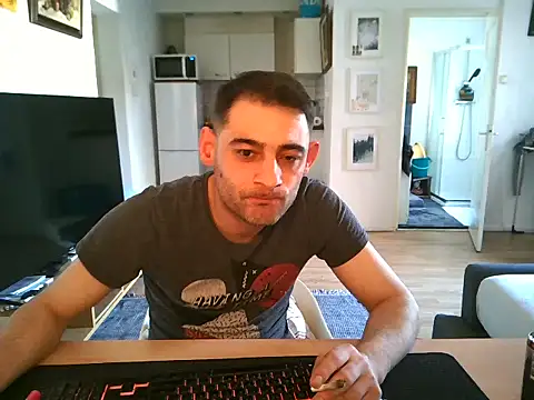 Snapshot of mihaimichael chatting on 1, 5, 2026 mihaimichael online show from 1, 5, 2026