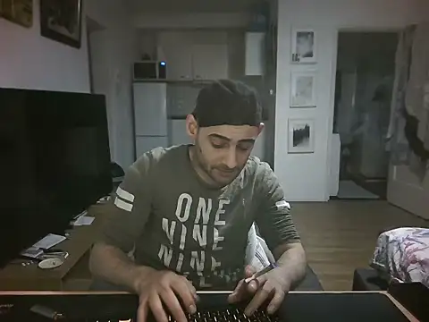 Snapshot of mihaimichael chatting on 7, 5, 2026 mihaimichael online show from 7, 5, 2026