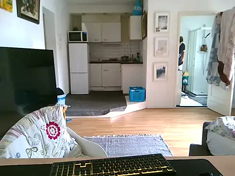 Snapshot of mihaimichael chatting on 8, 5, 2026 mihaimichael online show from 8, 5, 2026
