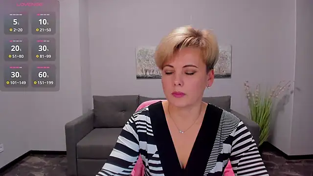 Julia Wilsone online show from 11, 12, 2024