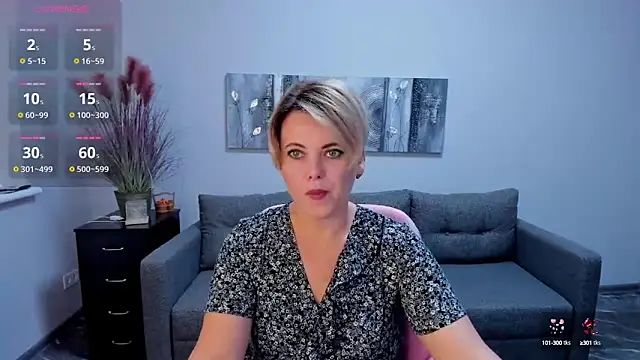 Julia Wilsone online show from 4, 10, 2025