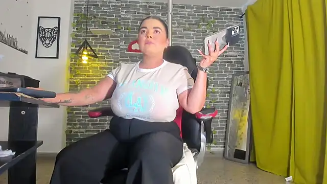 Snapshot of iam_samy_ chatting on 4, 2, 2025 iam samy online show from 4, 2, 2025