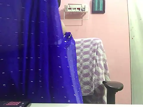 Snapshot of Desi_bhabhiii chatting on 4, 1, 2025 Desi bhabhiii online show from 4, 1, 2025