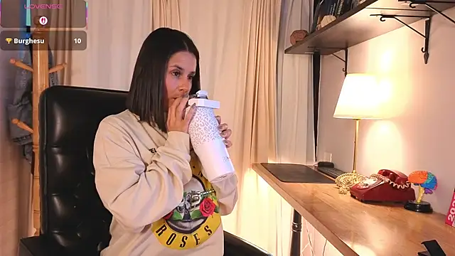 Alice milf  online show from 5, 12, 2025