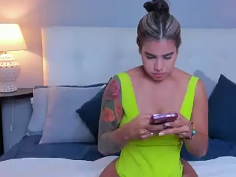 SaraaJhonsonn online show from 24, 1, 2025