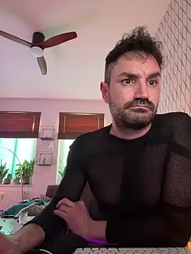 Snapshot of tomz0819 chatting on 8, 3, 2025 tomz0819 online show from 8, 3, 2025