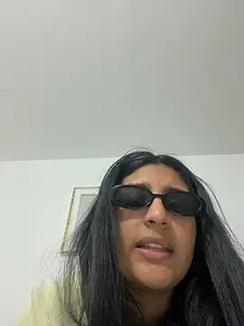 cloe small online show from 10, 12, 2024