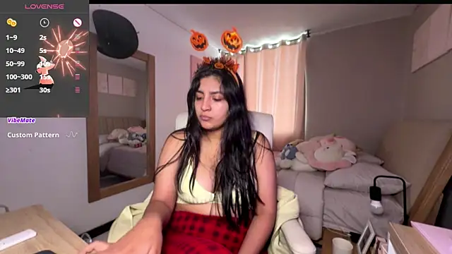 cloe small online show from 21, 10, 2025