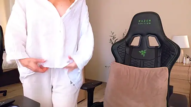 joycesilver online show from 7, 4, 2026