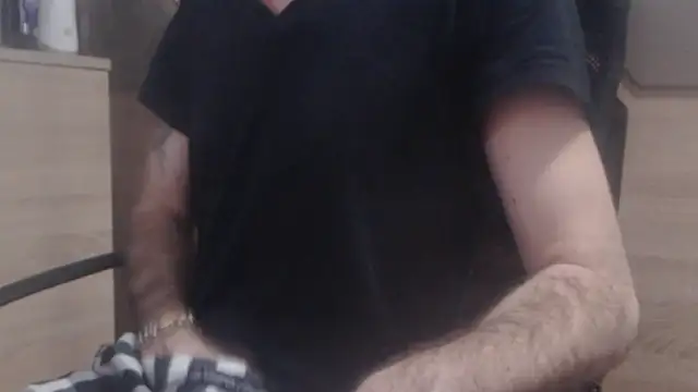 Snapshot of uncutguy01 chatting on 1, 1, 2025 uncutguy01 online show from 1, 1, 2025