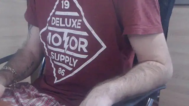 Snapshot of uncutguy01 chatting on 4, 1, 2025 uncutguy01 online show from 4, 1, 2025