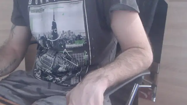 Snapshot of uncutguy01 chatting on 6, 1, 2025 uncutguy01 online show from 6, 1, 2025