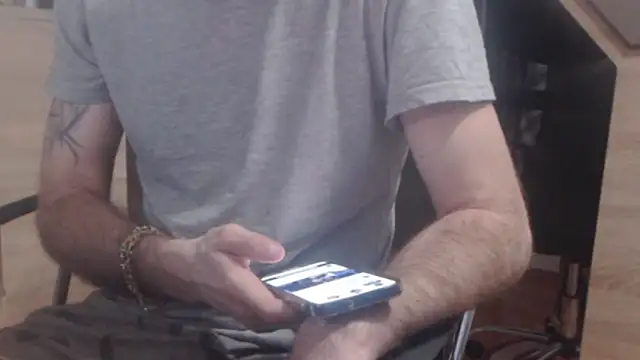 Snapshot of uncutguy01 chatting on 6, 1, 2025 uncutguy01 online show from 6, 1, 2025