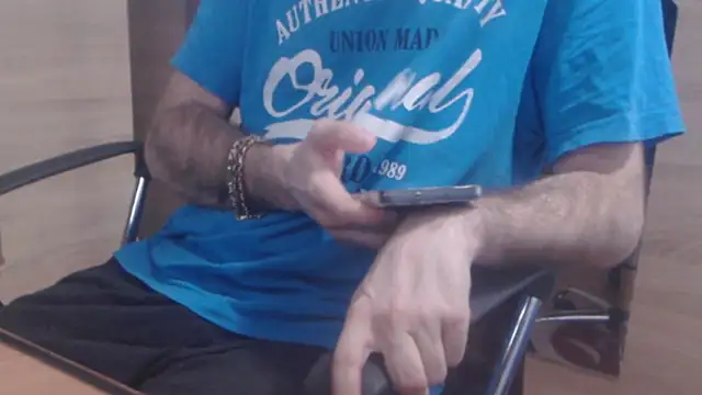 Snapshot of uncutguy01 chatting on 11, 1, 2025 uncutguy01 online show from 11, 1, 2025