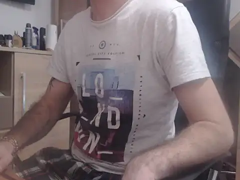 Snapshot of uncutguy01 chatting on 6, 2, 2025 uncutguy01 online show from 6, 2, 2025