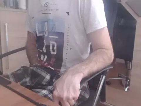 Snapshot of uncutguy01 chatting on 6, 2, 2025 uncutguy01 online show from 6, 2, 2025
