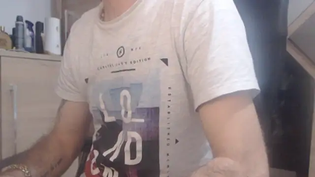 Snapshot of uncutguy01 chatting on 7, 2, 2025 uncutguy01 online show from 7, 2, 2025
