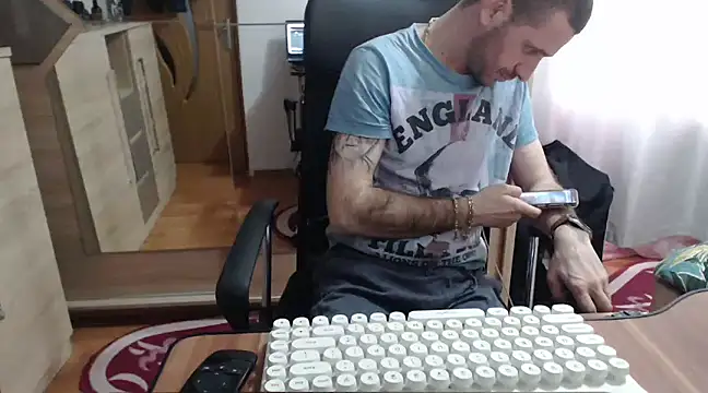 Snapshot of uncutguy01 chatting on 7, 3, 2025 uncutguy01 online show from 7, 3, 2025
