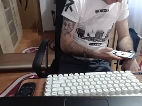 Snapshot of uncutguy01 chatting on 8, 3, 2025 uncutguy01 online show from 8, 3, 2025