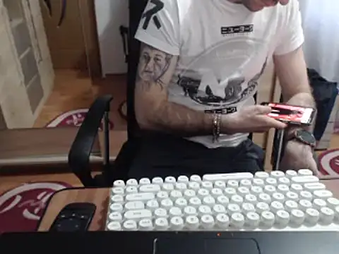 Snapshot of uncutguy01 chatting on 9, 3, 2025 uncutguy01 online show from 9, 3, 2025