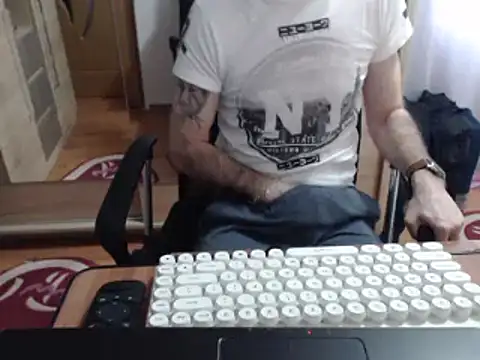 Snapshot of uncutguy01 chatting on 9, 3, 2025 uncutguy01 online show from 9, 3, 2025