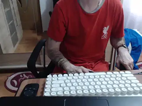 Snapshot of uncutguy01 chatting on 12, 3, 2025 uncutguy01 online show from 12, 3, 2025