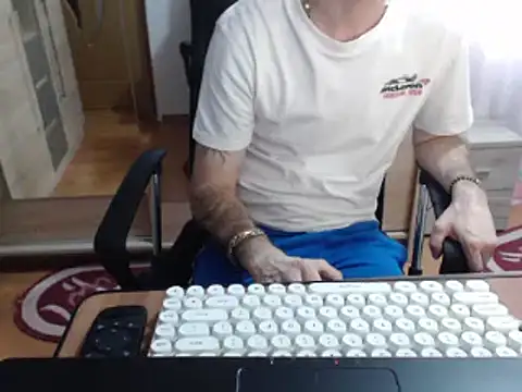 Snapshot of uncutguy01 chatting on 13, 3, 2025 uncutguy01 online show from 13, 3, 2025