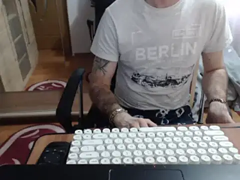 Snapshot of uncutguy01 chatting on 18, 3, 2025 uncutguy01 online show from 18, 3, 2025