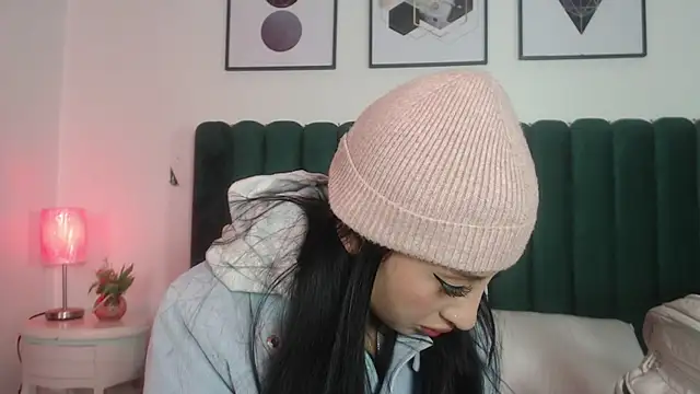 Nicolette ks  online show from 31, 10, 2025