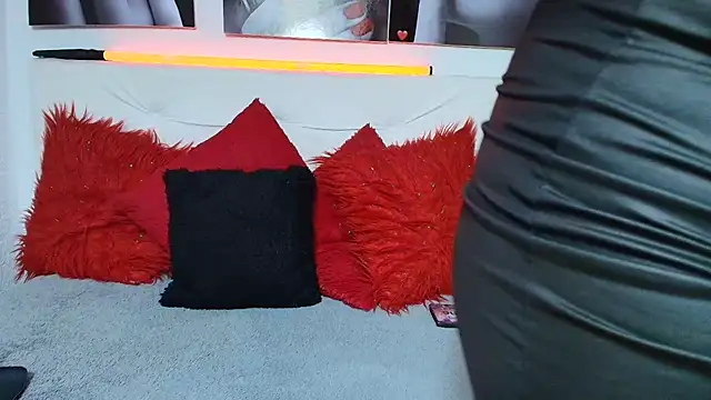 LinaBrowm online show from 4, 3, 2026