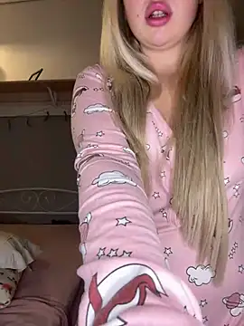 Snapshot of touchme_now chatting on 6, 2, 2025 touchme now online show from 6, 2, 2025