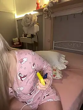 Snapshot of touchme_now chatting on 8, 2, 2025 touchme now online show from 8, 2, 2025